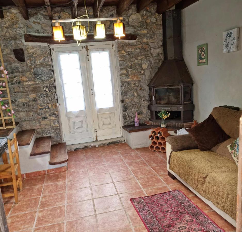 Corias Casona Junto Al Narcea Villa Exterior photo